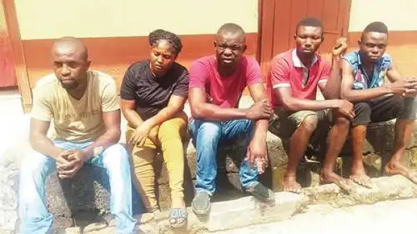 Female Armed Robber and Four Others Rescued from Mob Action After Stealing N250,000 in Calabar (Photo)